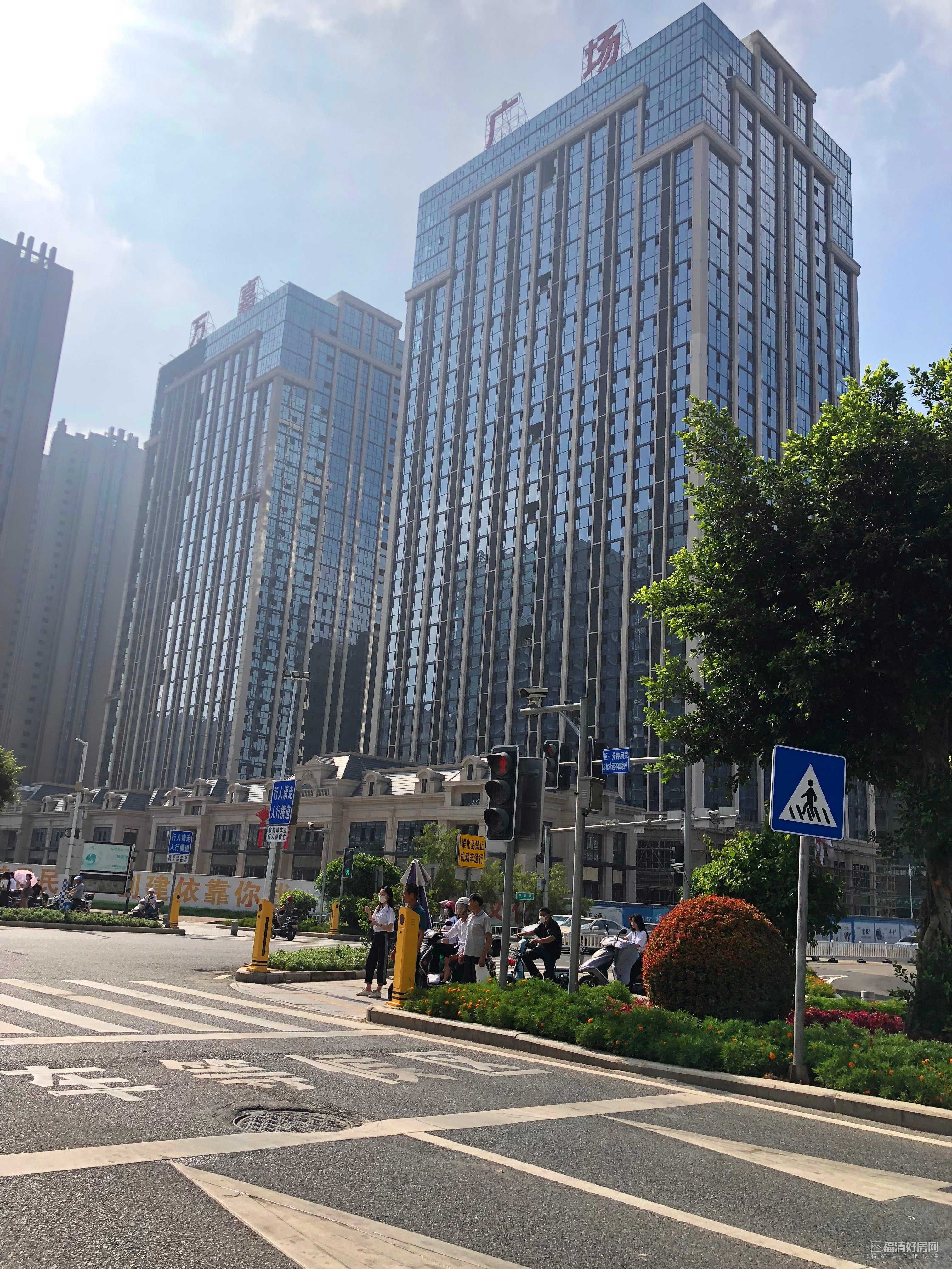 建成后的万嘉广场为万达商圈增添了一道靓丽风景